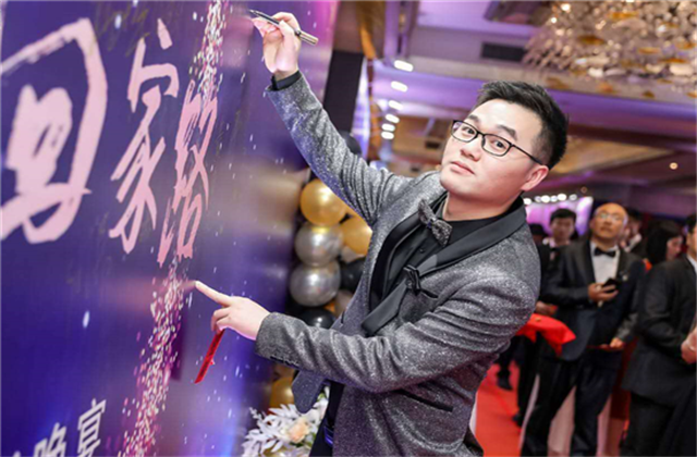 【高光“疫”事】勇敢逆行的特殊“网约车”——EZPay90后，用信念打通生命运输线